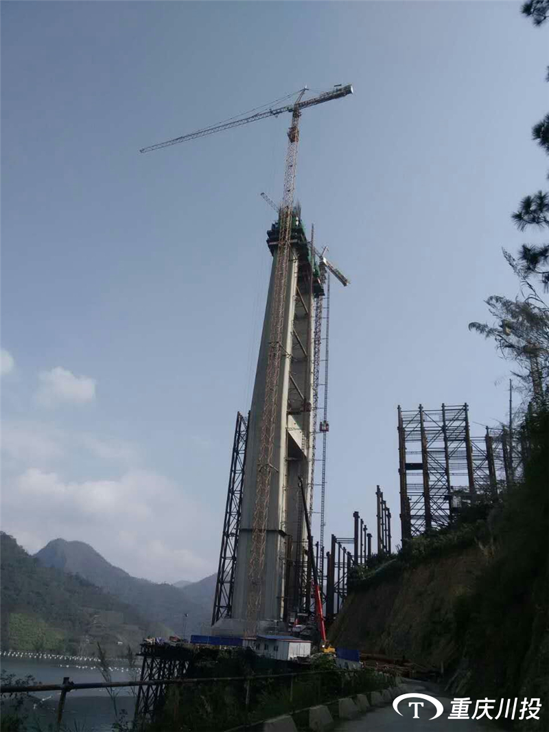 紅水河塔機(jī)仰望